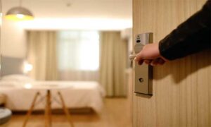 Mengurangi Biaya Perjalanan: Manfaat Memilih Hotel Berbasis Lokasi Strategis