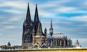 Keajaiban Arsitektur Gotik Gereja Katedral Cologne, Jerman
