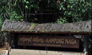 Wisata Budaya di Kampung Naga Desa Adat Sunda yang Masih Asri