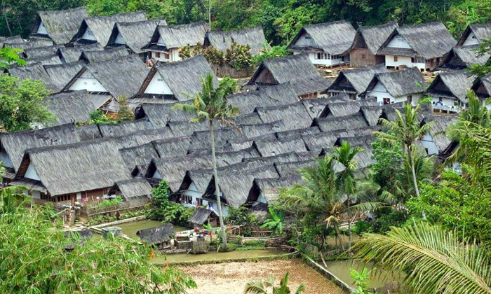 wisata budaya di kampung naga desa adat sunda